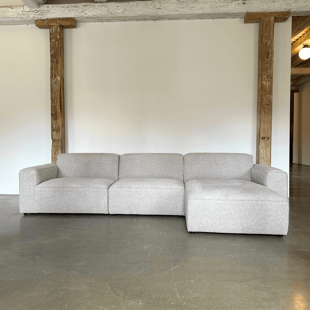 Element Roomy modulsofa i grå stof, dansk design, produceret i Europa, elegant og moderne.