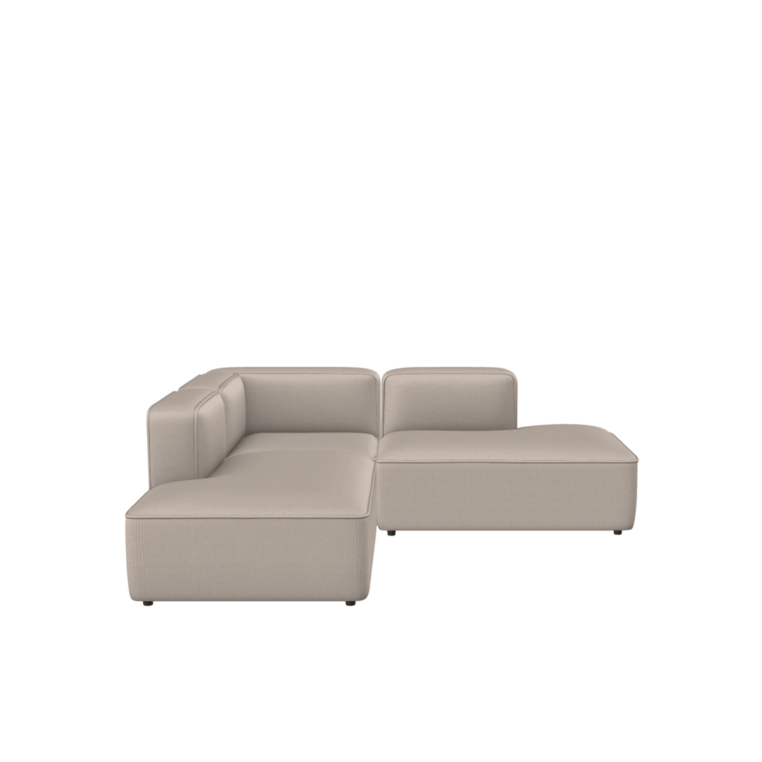 Modulsofa med åbent design, produceret i Europa, der kombinerer dansk design med praktisk funktionalitet.